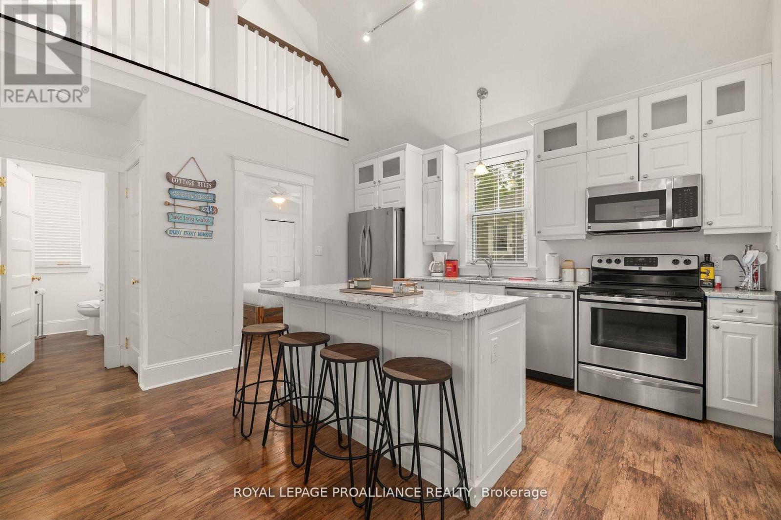 9 Hollow Lane, Prince Edward County, Ontario  K0K 1P0 - Photo 6 - X12547942