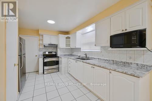 3274 Clara Drive, Mississauga, Ontario  L4T 2C7 - Photo 15 - W12528938