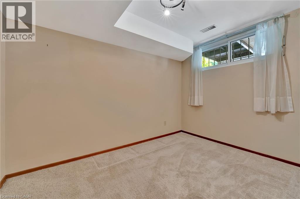 73 Champlain Crescent, Kitchener, Ontario  N2B 2Y7 - Photo 35 - 40775760