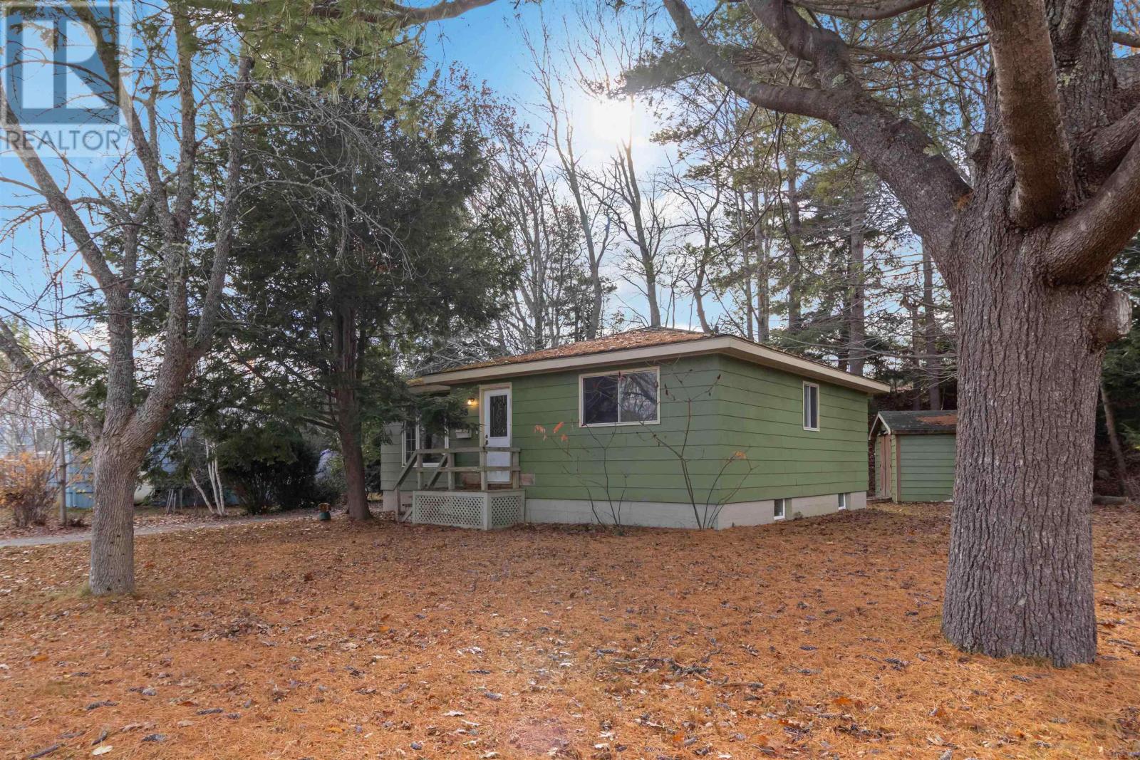 68 Elizabeth Avenue, Bridgewater, Nova Scotia  B4V 1M2 - Photo 3 - 202527950