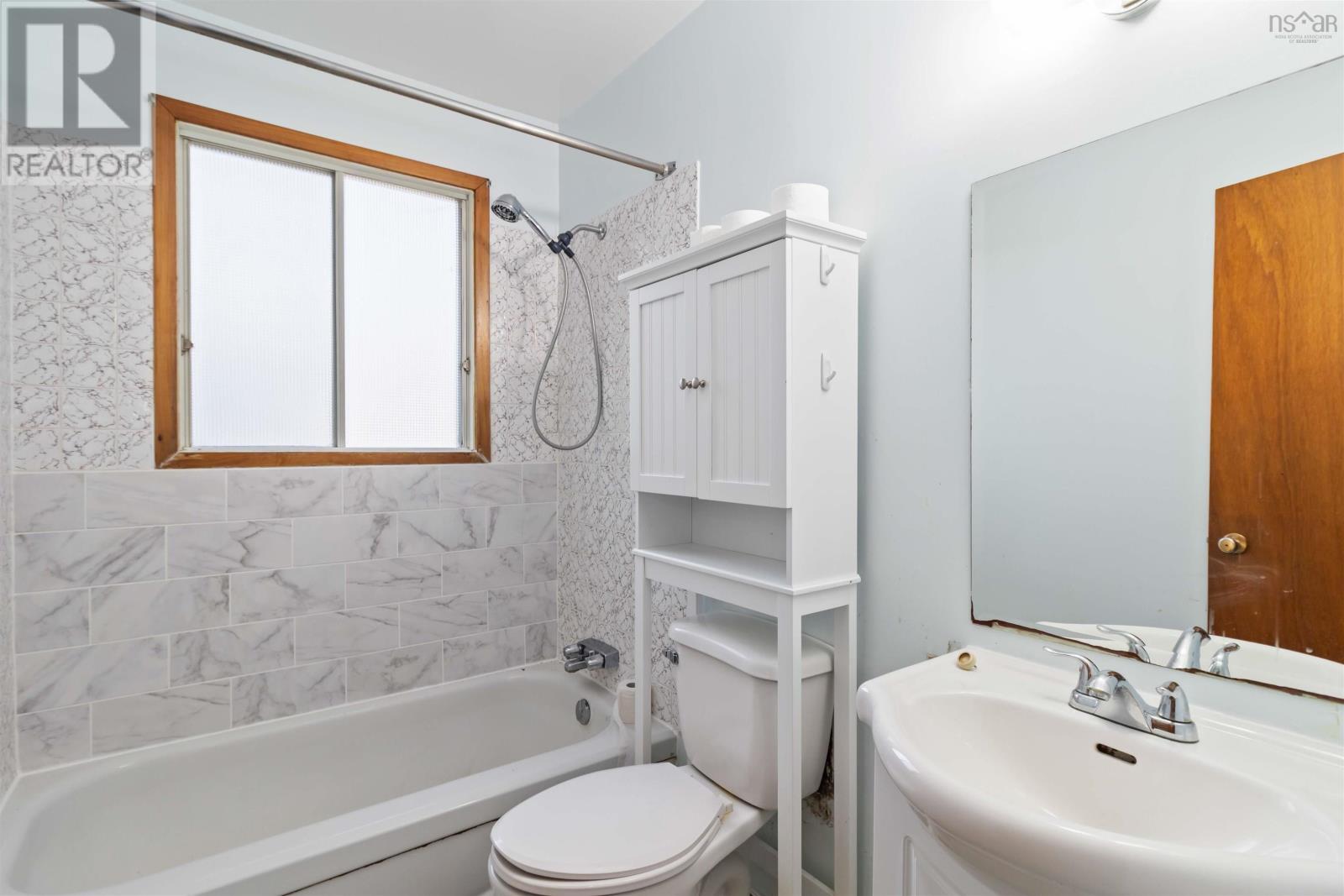 68 Elizabeth Avenue, Bridgewater, Nova Scotia  B4V 1M2 - Photo 18 - 202527950