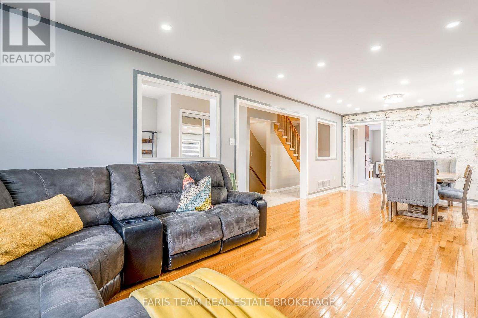 54 Stonemount Crescent, Essa, Ontario  L3W 0C5 - Photo 10 - N12547934