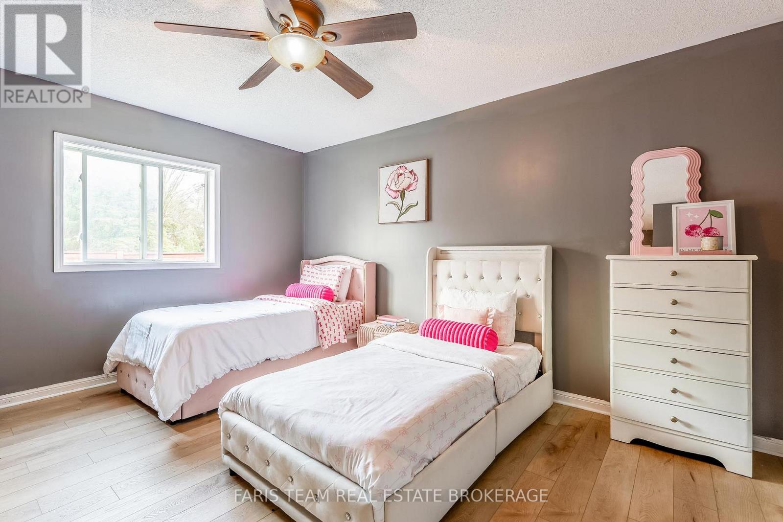 54 Stonemount Crescent, Essa, Ontario  L3W 0C5 - Photo 11 - N12547934