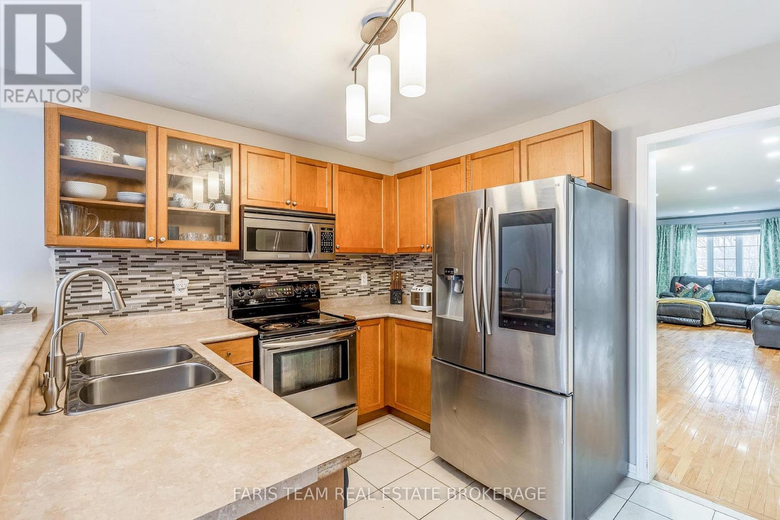 54 Stonemount Crescent, Essa, Ontario  L3W 0C5 - Photo 4 - N12547934