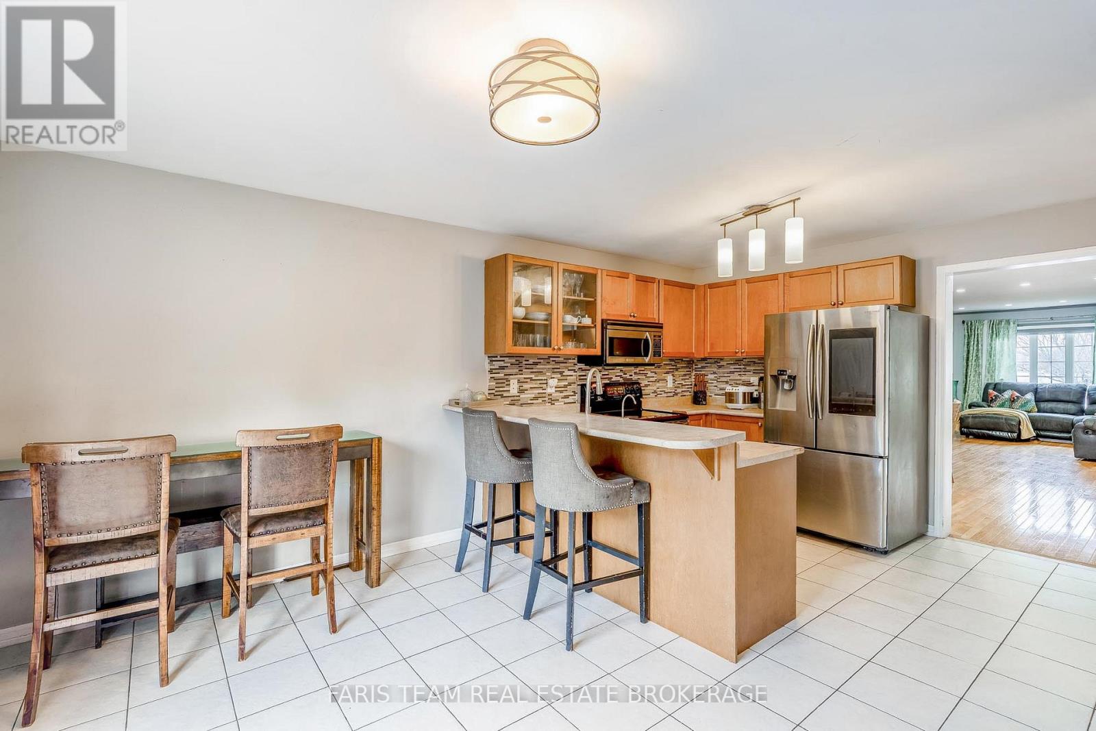 54 Stonemount Crescent, Essa, Ontario  L3W 0C5 - Photo 6 - N12547934