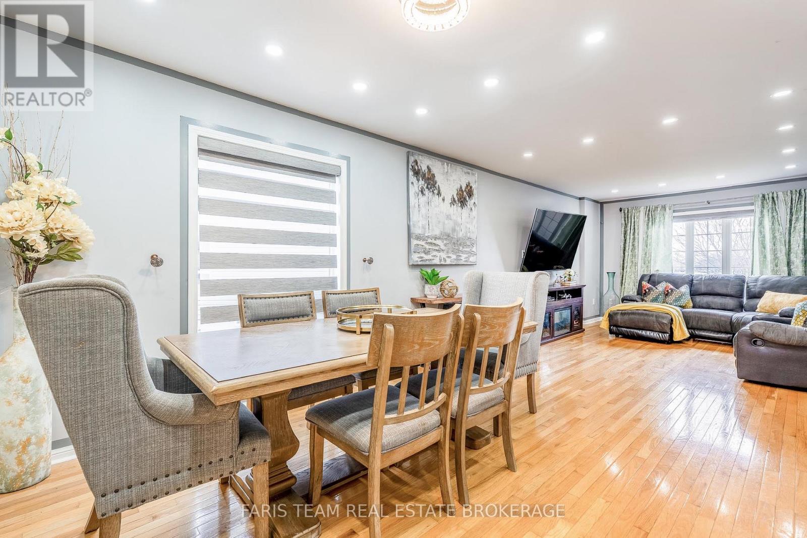 54 Stonemount Crescent, Essa, Ontario  L3W 0C5 - Photo 8 - N12547934