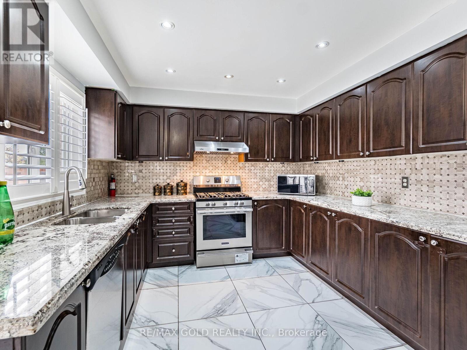 66 Hiberton Crescent, Brampton, Ontario  L7A 3C9 - Photo 12 - W12547932