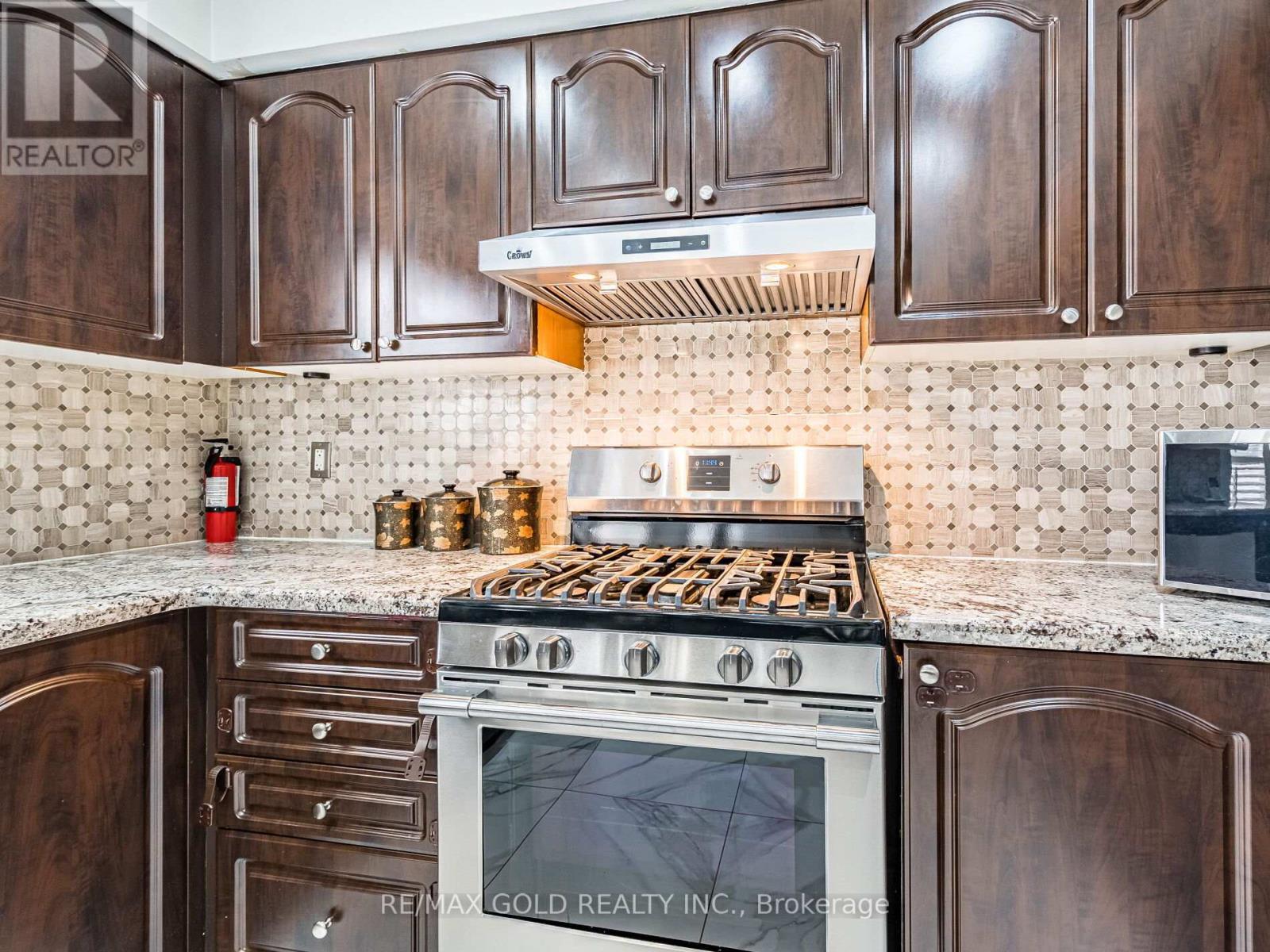 66 Hiberton Crescent, Brampton, Ontario  L7A 3C9 - Photo 13 - W12547932