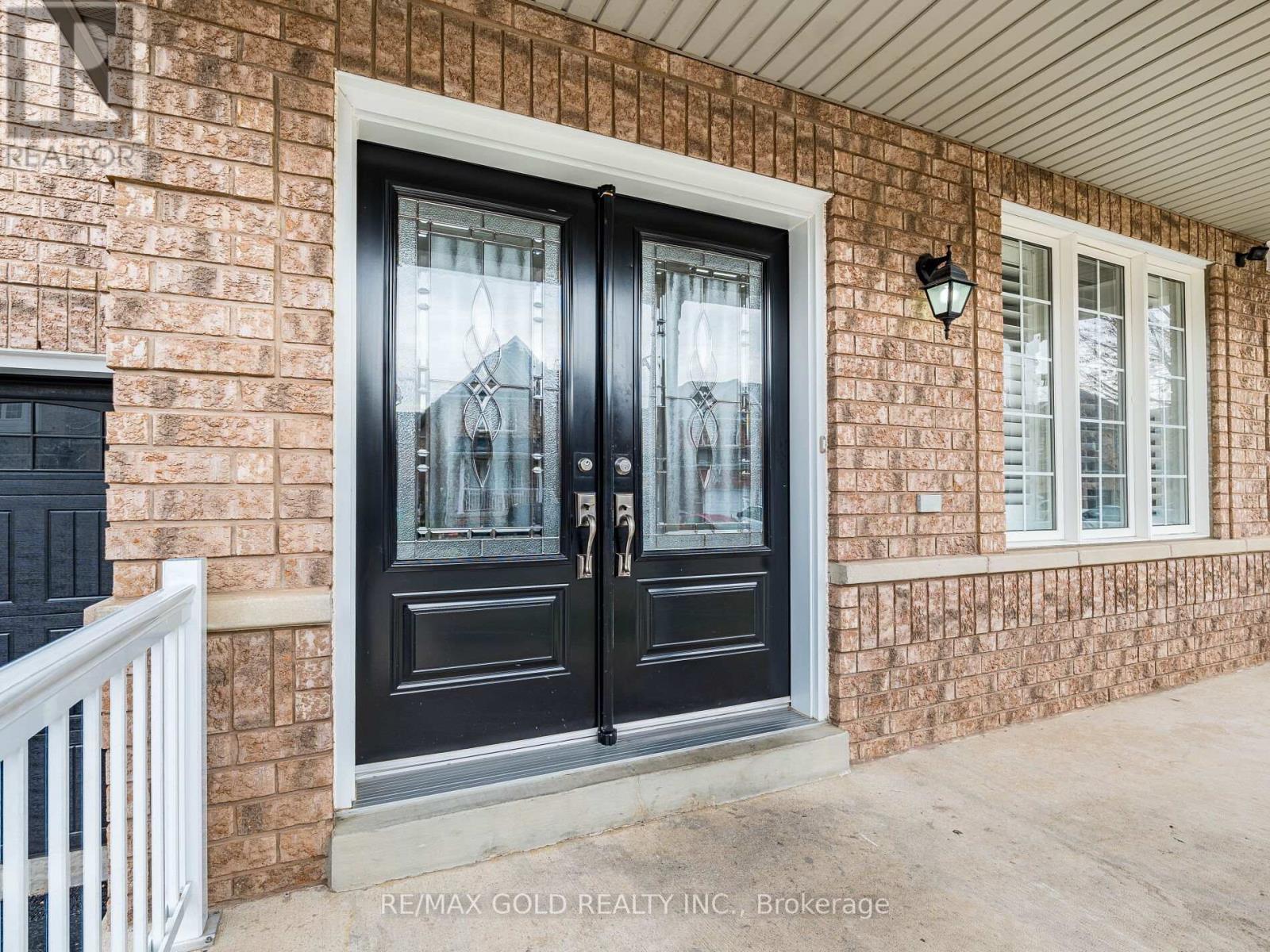 66 Hiberton Crescent, Brampton, Ontario  L7A 3C9 - Photo 2 - W12547932