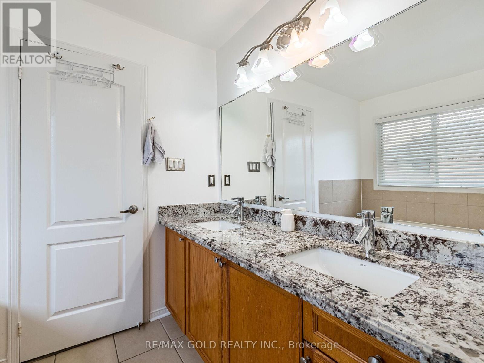 66 Hiberton Crescent, Brampton, Ontario  L7A 3C9 - Photo 21 - W12547932