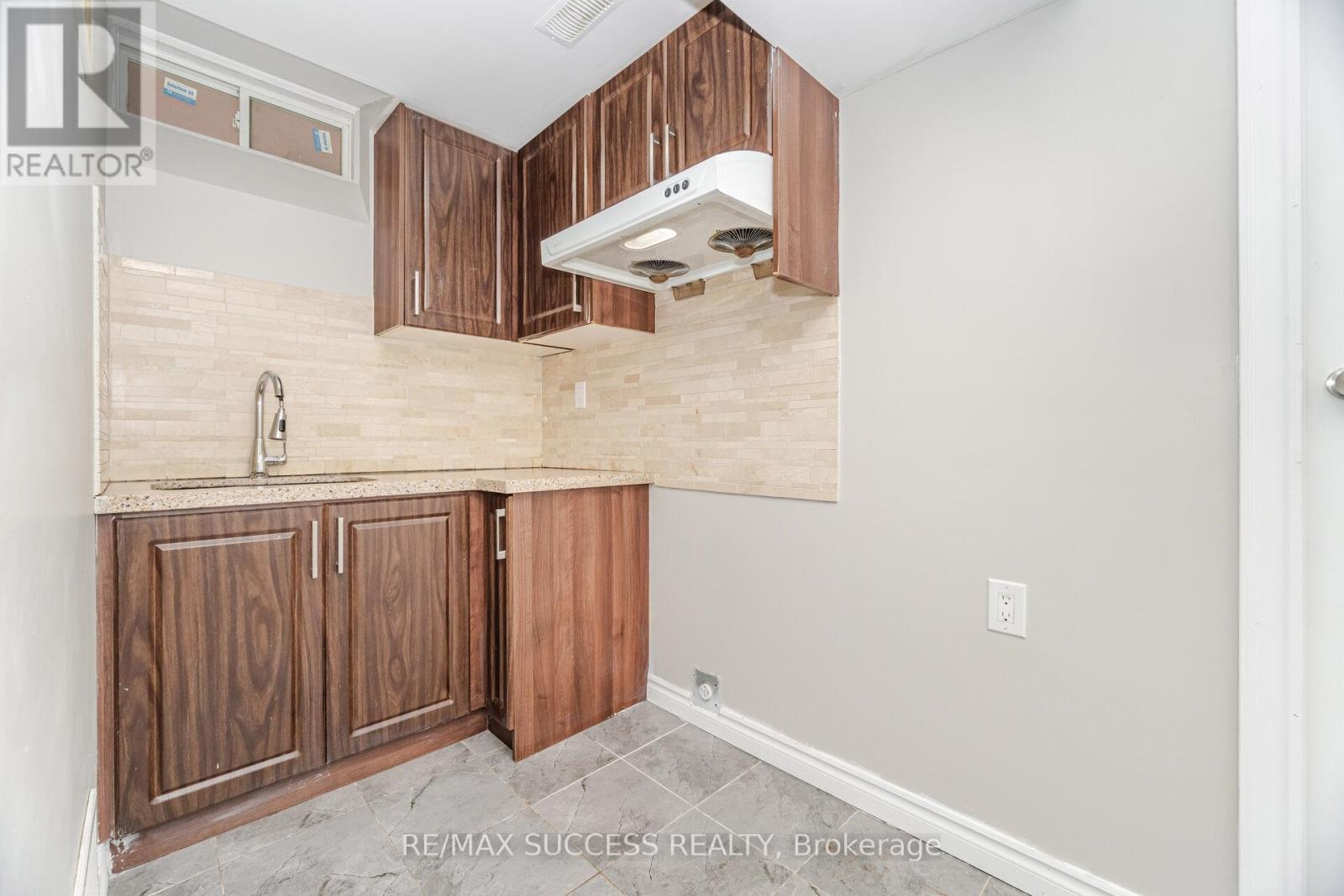 3056 Doyle Street, Mississauga, Ontario  L5M 0M9 - Photo 43 - W12547182