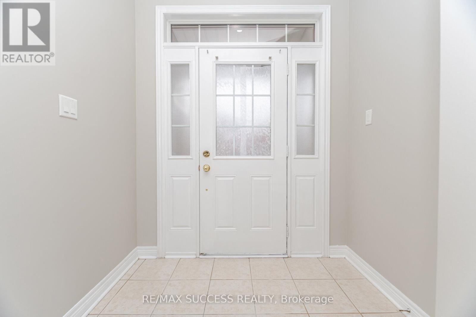 3056 Doyle Street, Mississauga, Ontario  L5M 0M9 - Photo 5 - W12547182