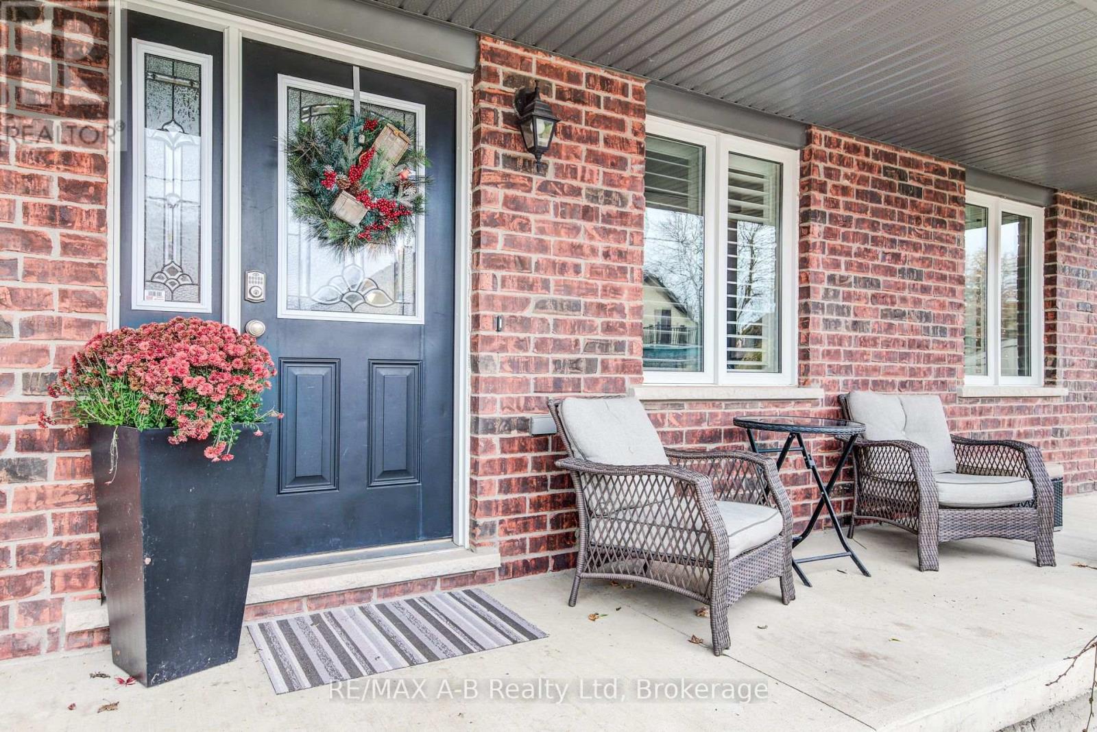 48 Wellington Street, East Zorra-Tavistock, Ontario N0B 2R0 - Photo 6 - X12547948