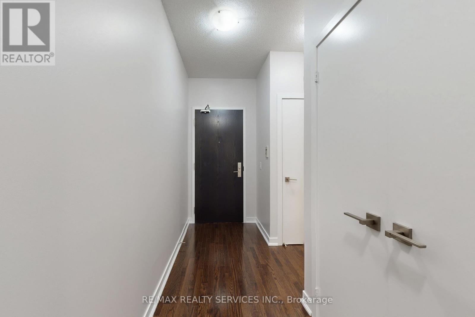 1009 - 770 Bay Street, Toronto, Ontario  M5G 0A6 - Photo 10 - C12547958