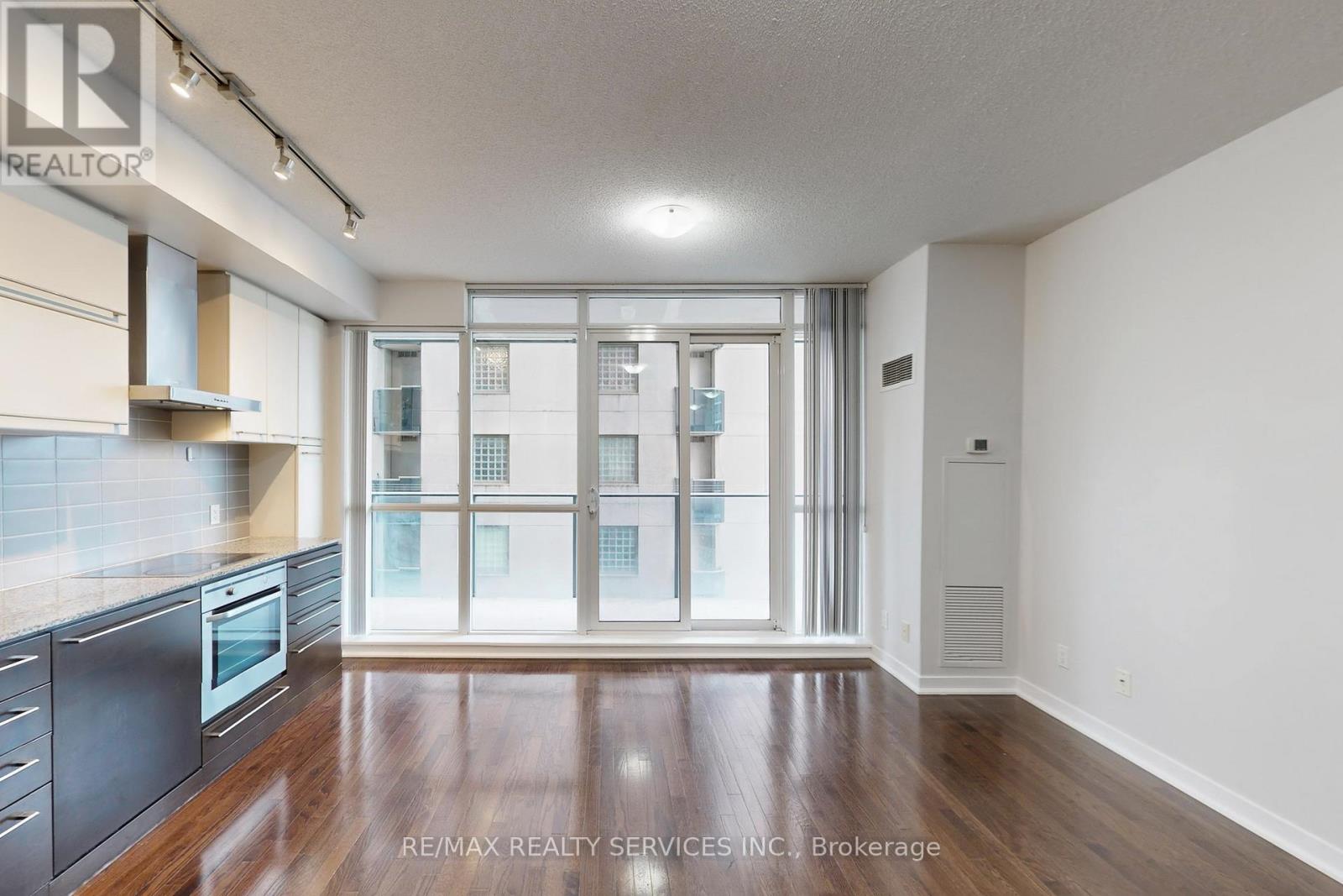 1009 - 770 Bay Street, Toronto, Ontario  M5G 0A6 - Photo 11 - C12547958