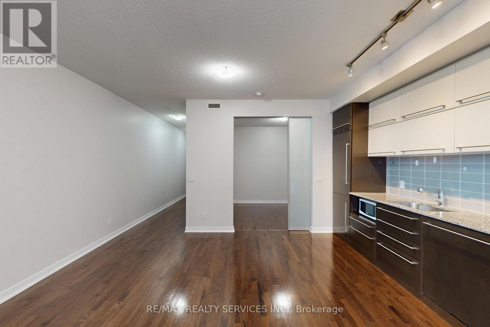 1009 - 770 Bay Street, Toronto, Ontario  M5G 0A6 - Photo 14 - C12547958