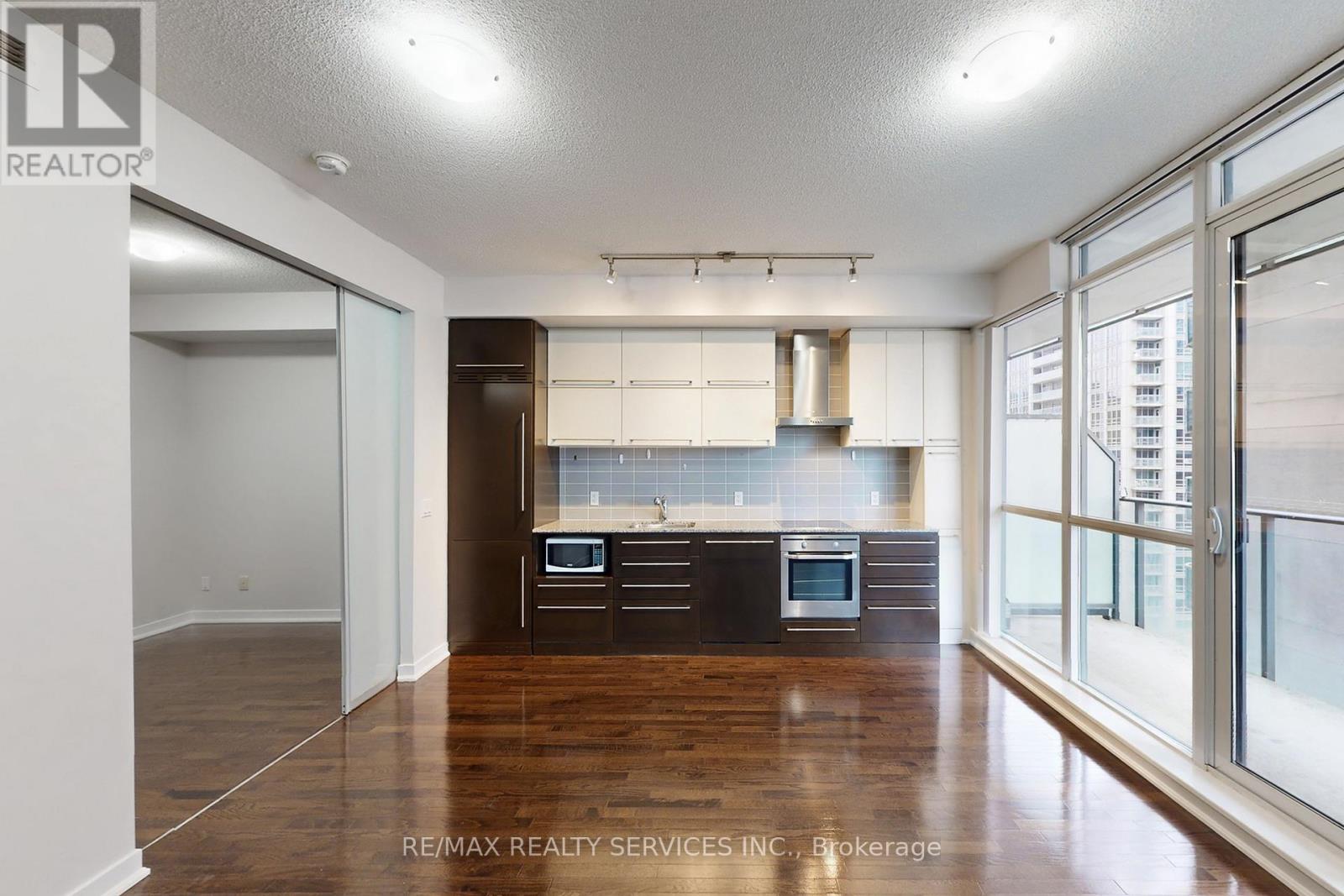 1009 - 770 Bay Street, Toronto, Ontario  M5G 0A6 - Photo 16 - C12547958