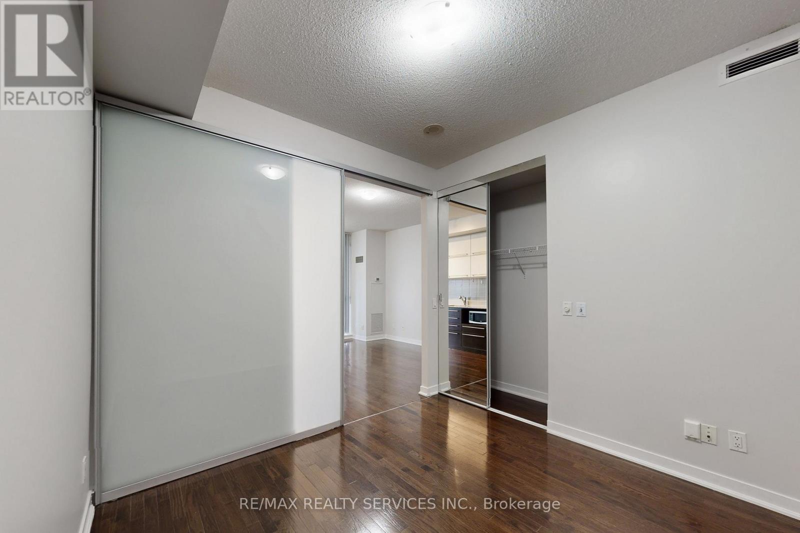 1009 - 770 Bay Street, Toronto, Ontario  M5G 0A6 - Photo 21 - C12547958