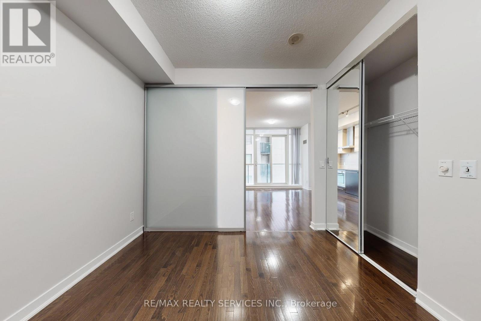 1009 - 770 Bay Street, Toronto, Ontario  M5G 0A6 - Photo 22 - C12547958