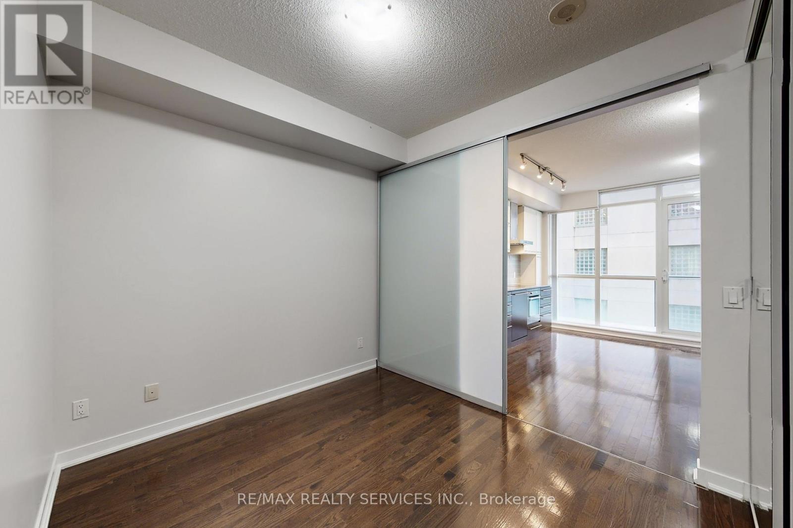 1009 - 770 Bay Street, Toronto, Ontario  M5G 0A6 - Photo 23 - C12547958