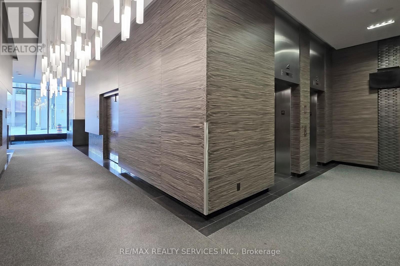 1009 - 770 Bay Street, Toronto, Ontario  M5G 0A6 - Photo 7 - C12547958