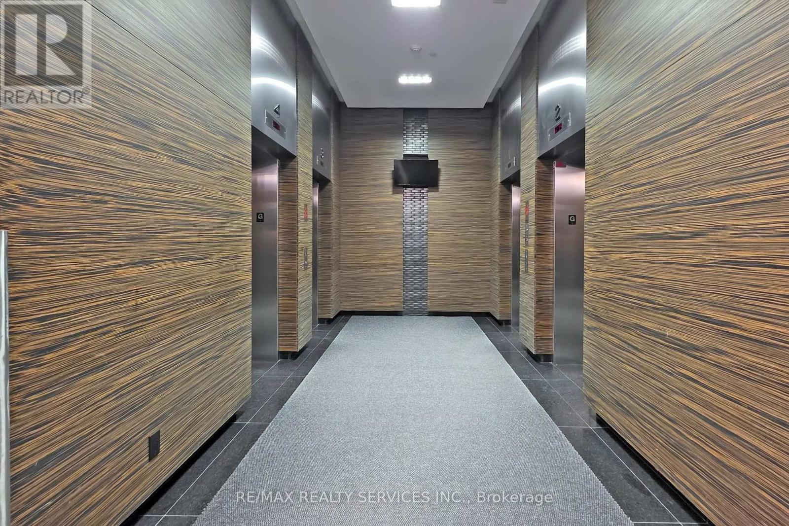 1009 - 770 Bay Street, Toronto, Ontario  M5G 0A6 - Photo 8 - C12547958