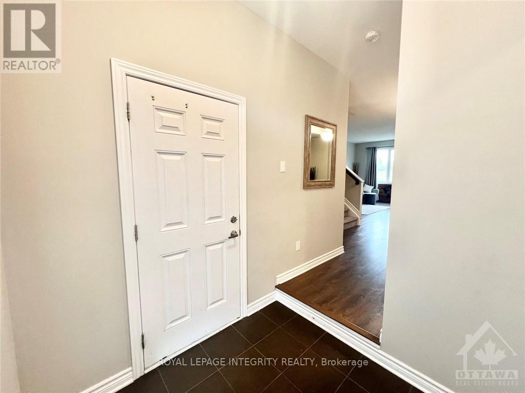 213 Bandelier Way, Ottawa, Ontario  K2S 2J4 - Photo 2 - X12547994