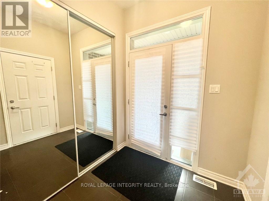 213 Bandelier Way, Ottawa, Ontario  K2S 2J4 - Photo 3 - X12547994