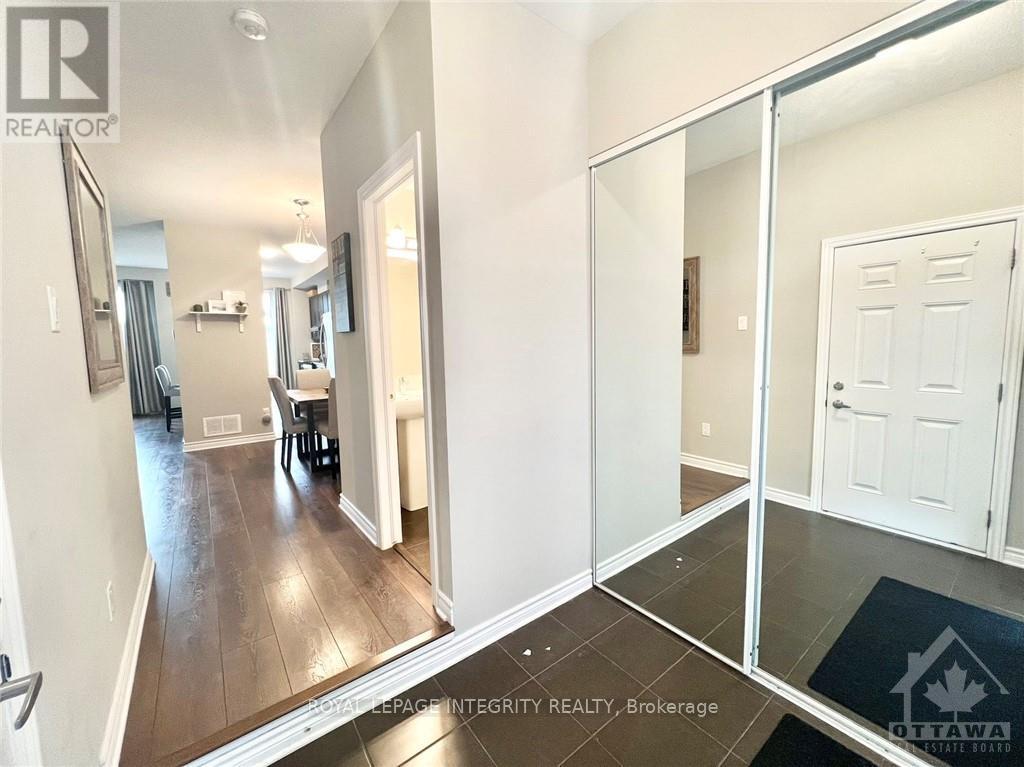213 Bandelier Way, Ottawa, Ontario  K2S 2J4 - Photo 4 - X12547994