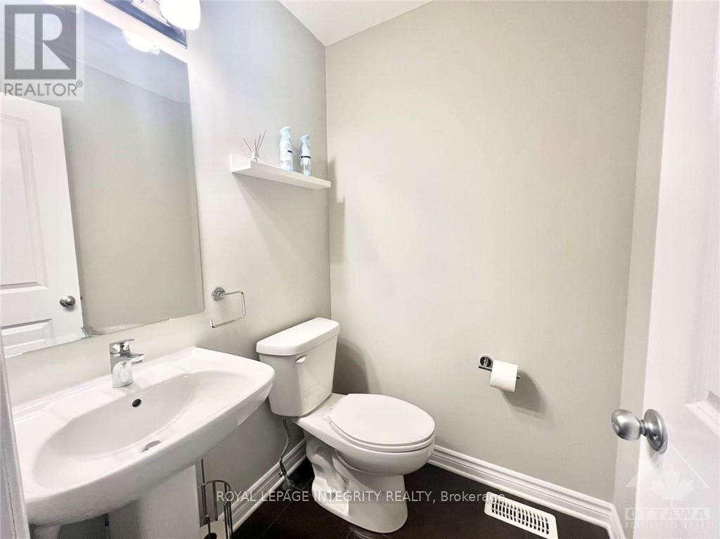 213 Bandelier Way, Ottawa, Ontario  K2S 2J4 - Photo 5 - X12547994
