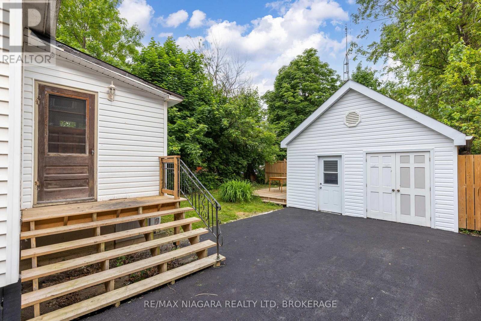 4993 Maple Street, Niagara Falls, Ontario  L2E 2M7 - Photo 2 - X12547998