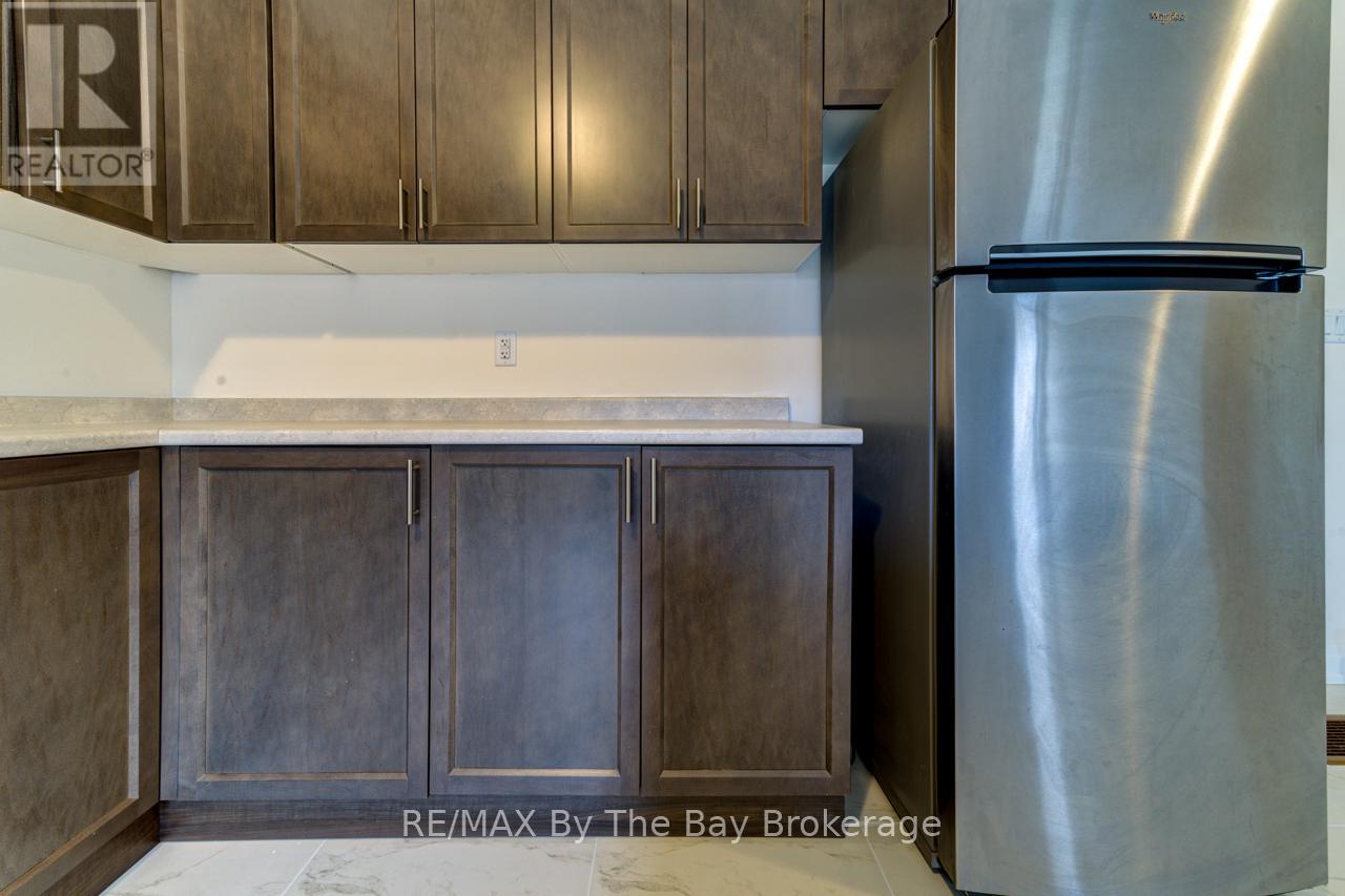 194 Rosanne Circle, Wasaga Beach, Ontario  L9Z 0N3 - Photo 10 - S12548002