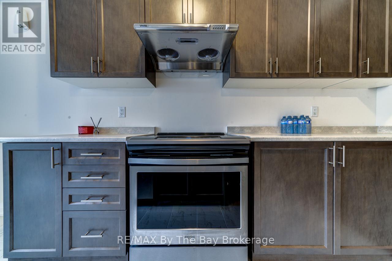 194 Rosanne Circle, Wasaga Beach, Ontario  L9Z 0N3 - Photo 11 - S12548002