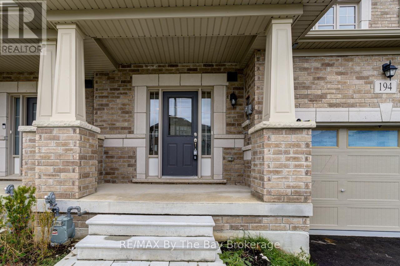194 Rosanne Circle, Wasaga Beach, Ontario  L9Z 0N3 - Photo 2 - S12548002