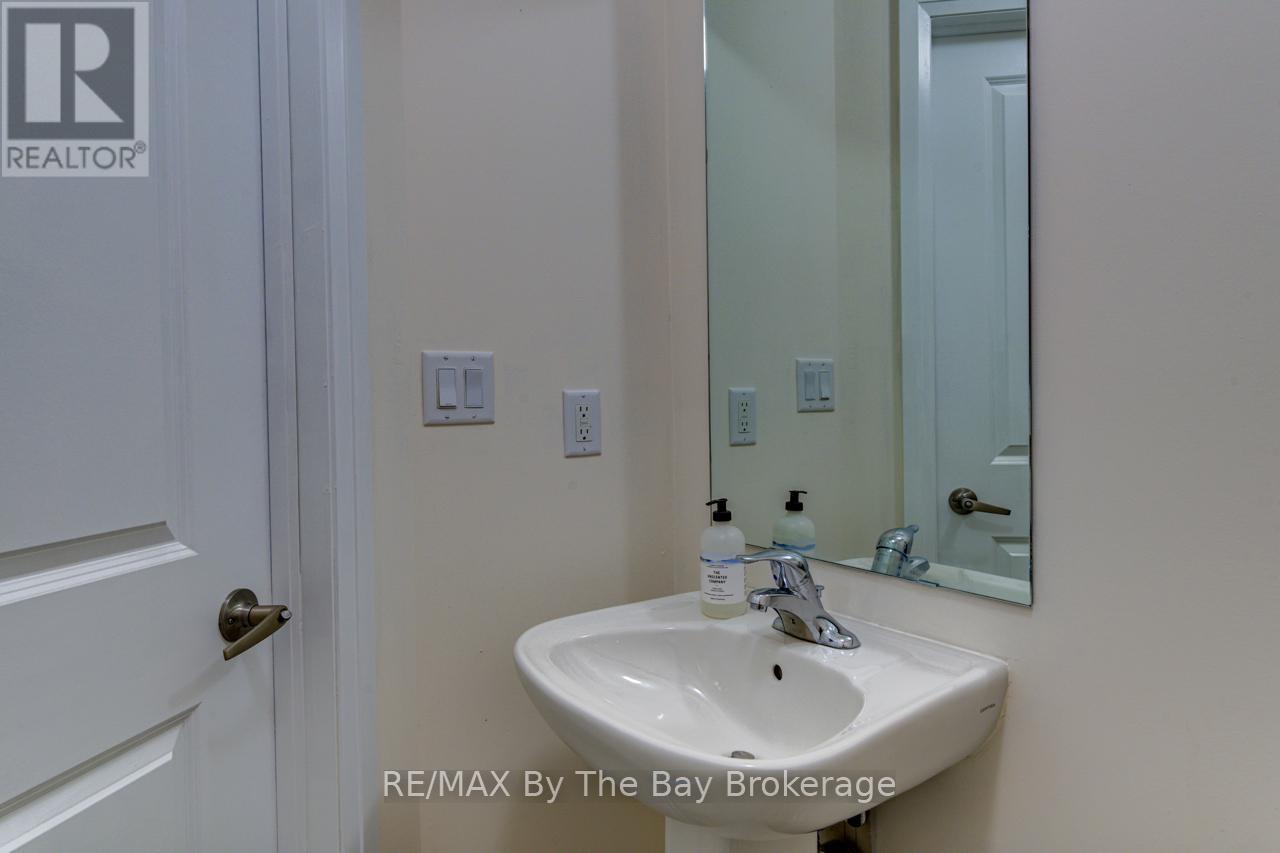 194 Rosanne Circle, Wasaga Beach, Ontario  L9Z 0N3 - Photo 21 - S12548002