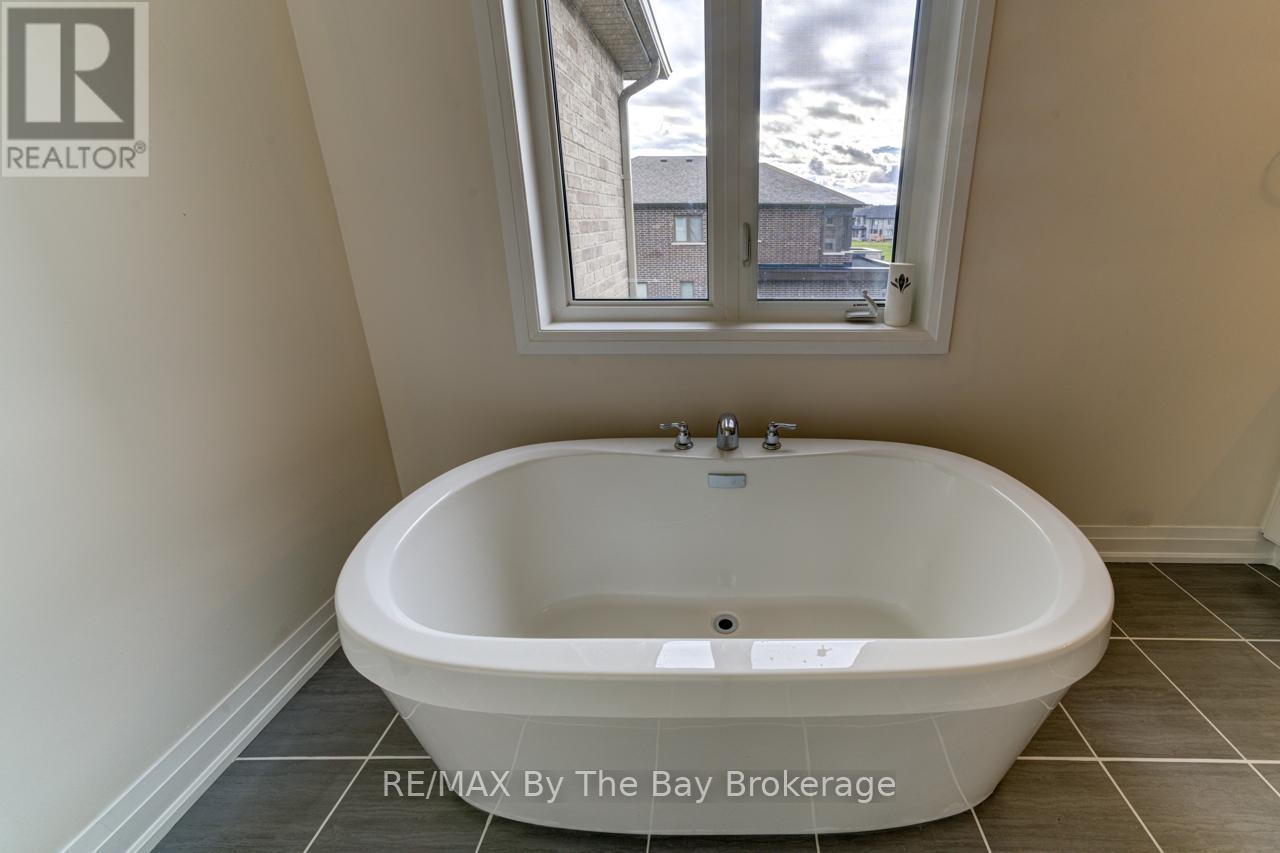 194 Rosanne Circle, Wasaga Beach, Ontario  L9Z 0N3 - Photo 27 - S12548002