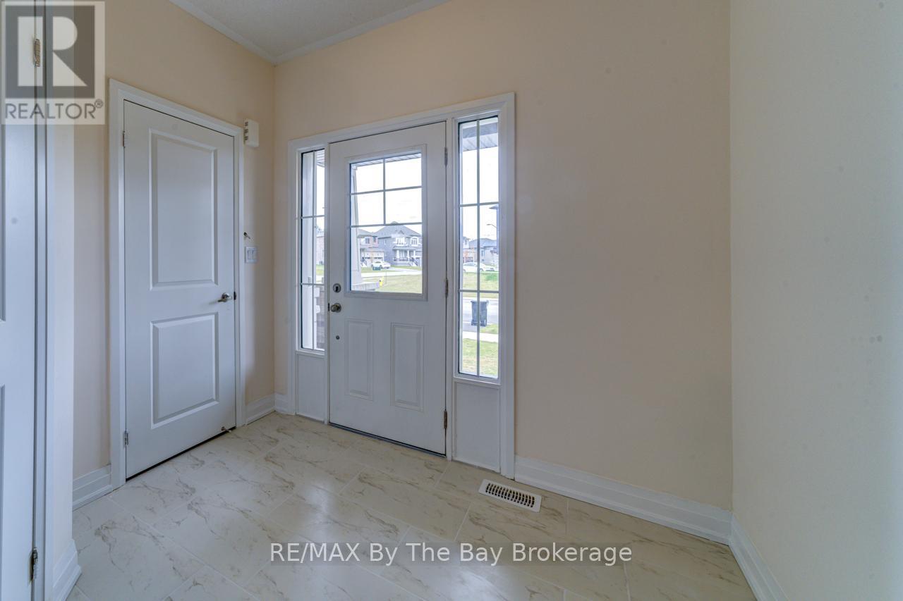 194 Rosanne Circle, Wasaga Beach, Ontario  L9Z 0N3 - Photo 3 - S12548002