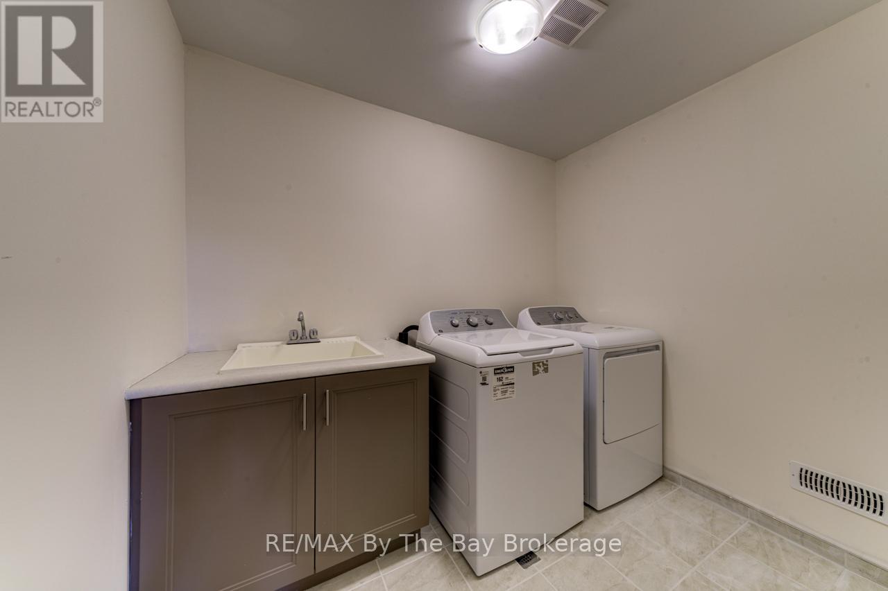 194 Rosanne Circle, Wasaga Beach, Ontario  L9Z 0N3 - Photo 32 - S12548002