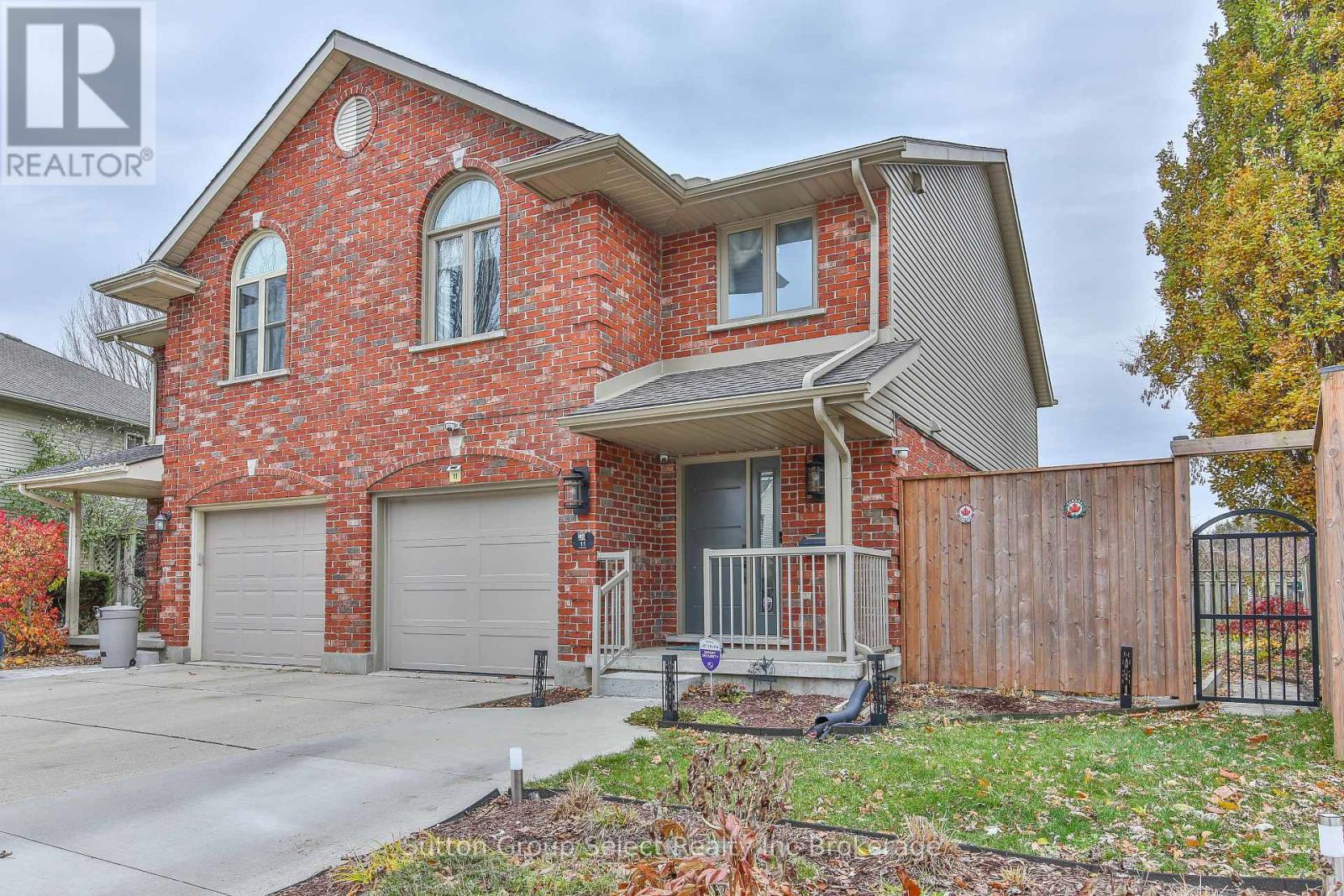 11 Mohican Drive, Woodstock, Ontario N4T 1H4 - Photo 2 - X12548008