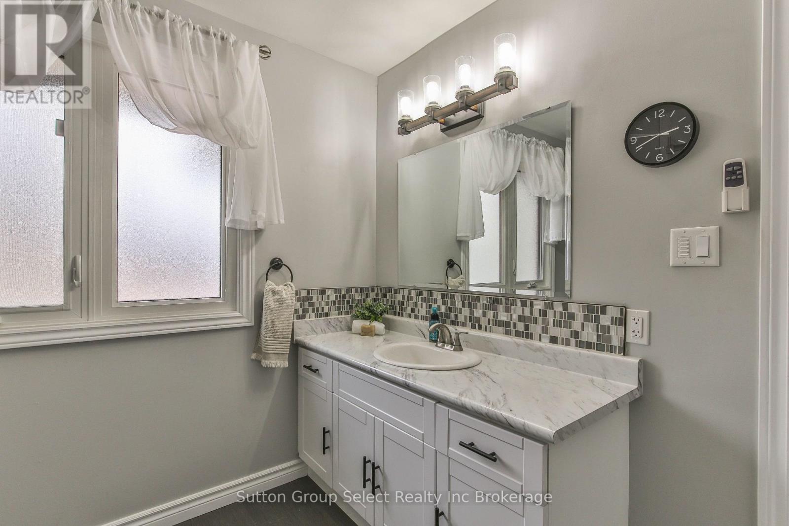 11 Mohican Drive, Woodstock, Ontario N4T 1H4 - Photo 25 - X12548008