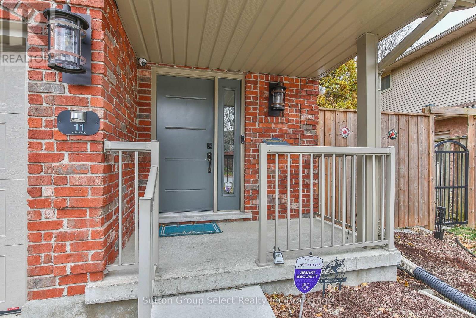 11 Mohican Drive, Woodstock, Ontario N4T 1H4 - Photo 3 - X12548008