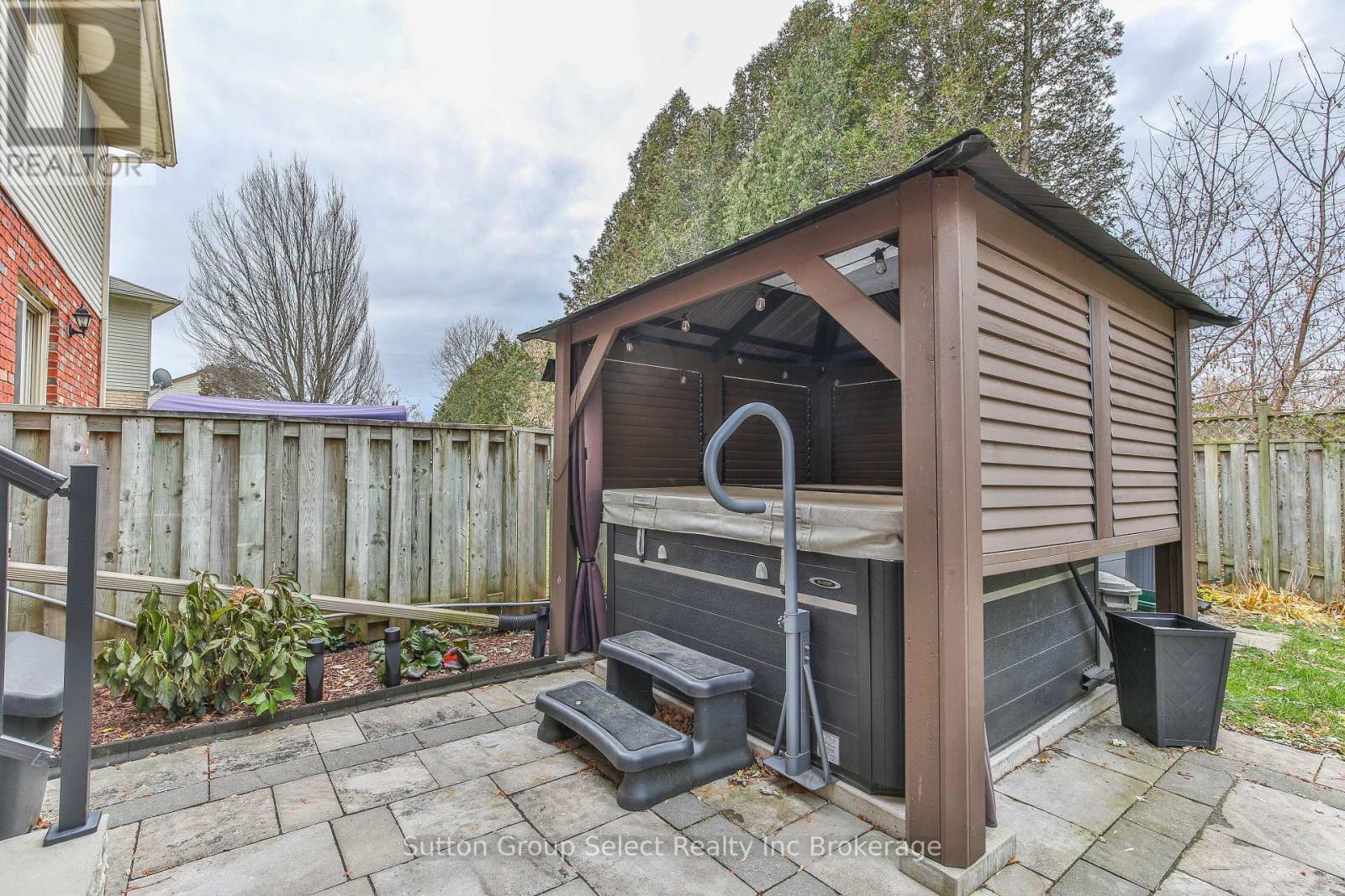 11 Mohican Drive, Woodstock, Ontario N4T 1H4 - Photo 37 - X12548008