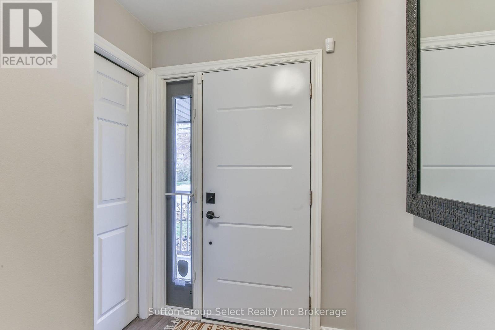 11 Mohican Drive, Woodstock, Ontario N4T 1H4 - Photo 4 - X12548008