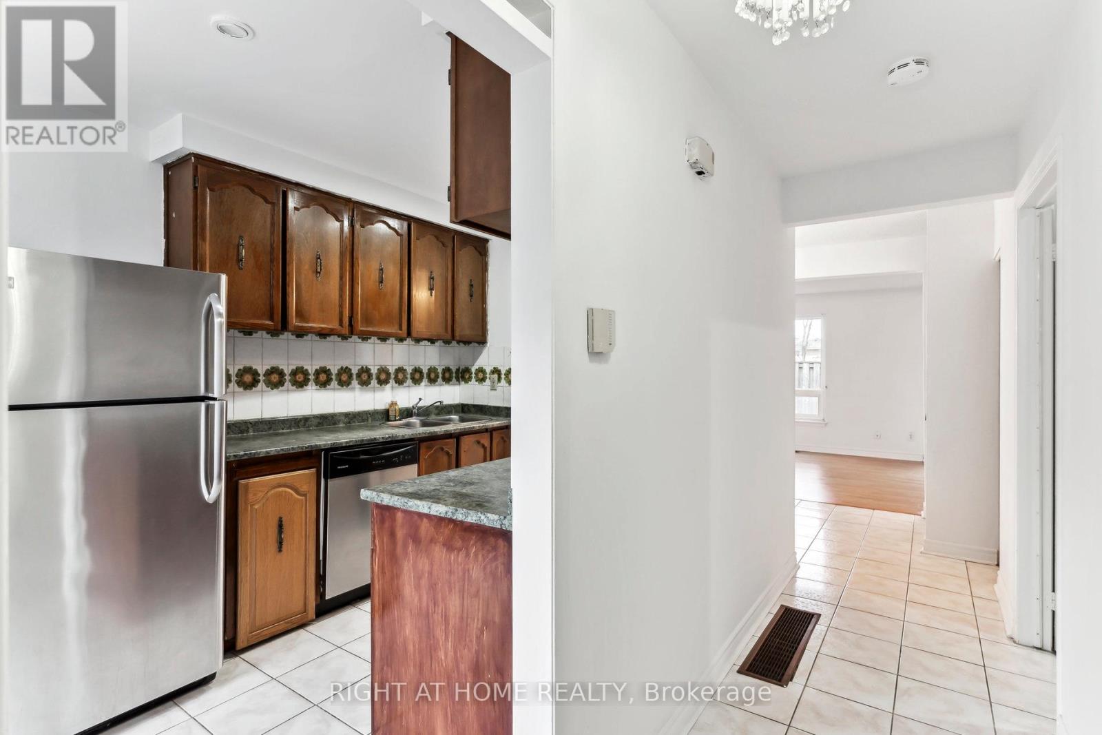 92 - 44 Chester Le Boulevard, Toronto, Ontario  M1W 2M8 - Photo 10 - E12548004