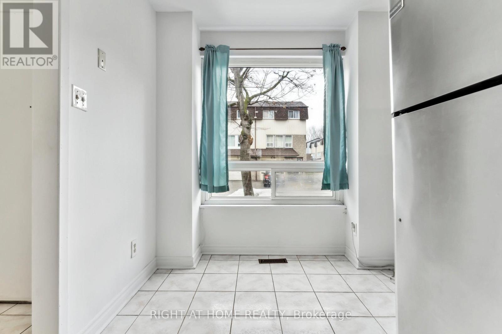 92 - 44 Chester Le Boulevard, Toronto, Ontario  M1W 2M8 - Photo 11 - E12548004