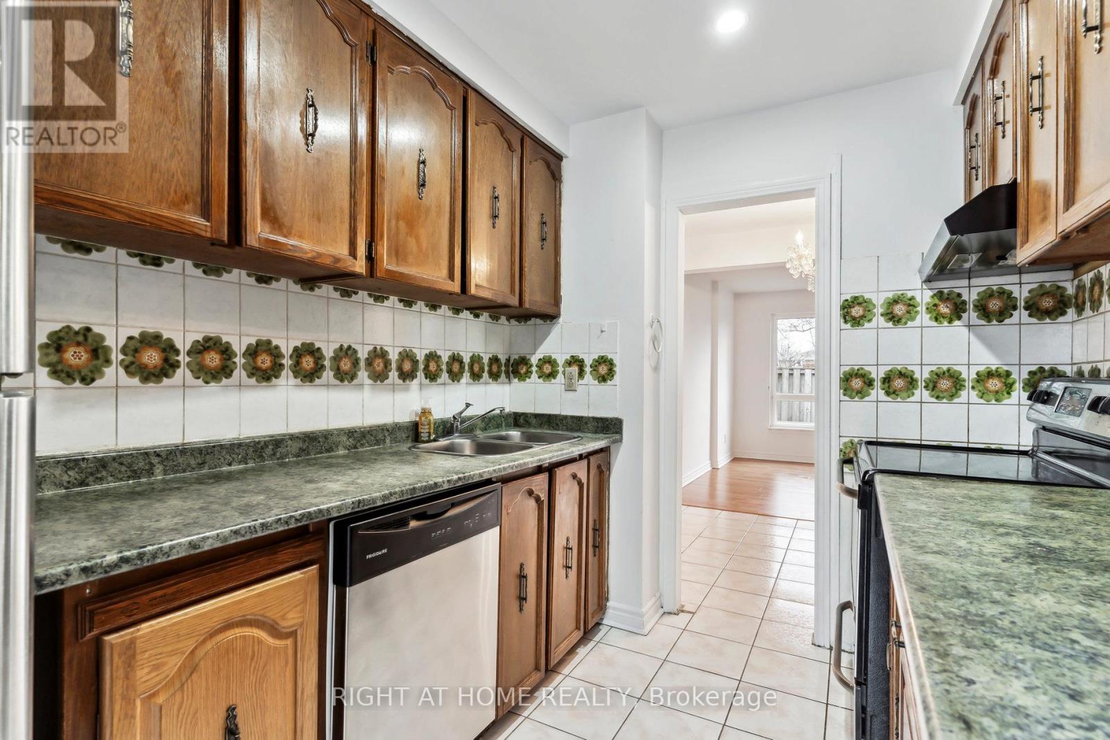 92 - 44 Chester Le Boulevard, Toronto, Ontario  M1W 2M8 - Photo 18 - E12548004