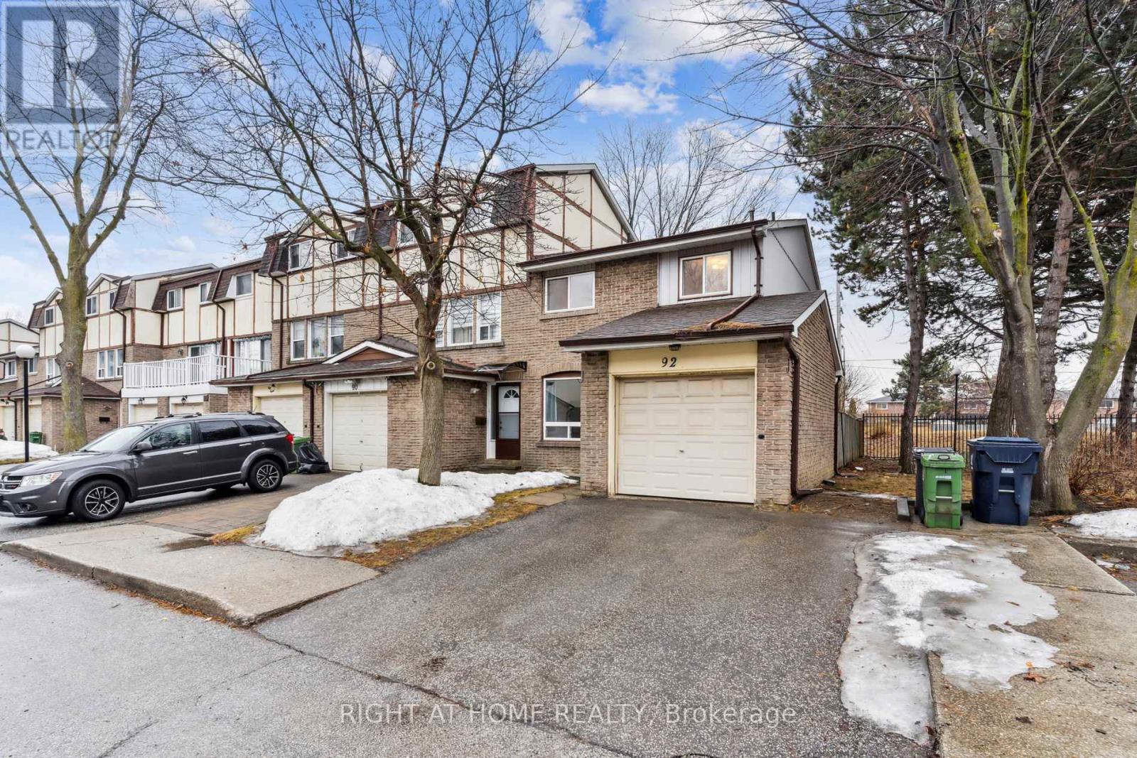 92 - 44 Chester Le Boulevard, Toronto, Ontario  M1W 2M8 - Photo 2 - E12548004