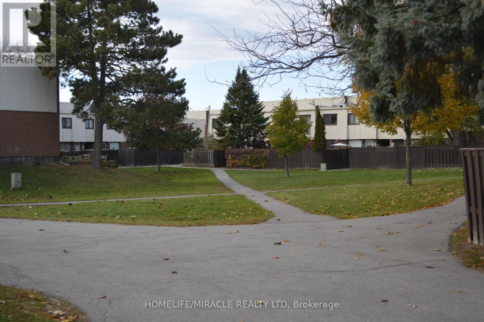 2 - 1100 Oxford Street, Oshawa, Ontario  L1J 6G4 - Photo 4 - E12402192