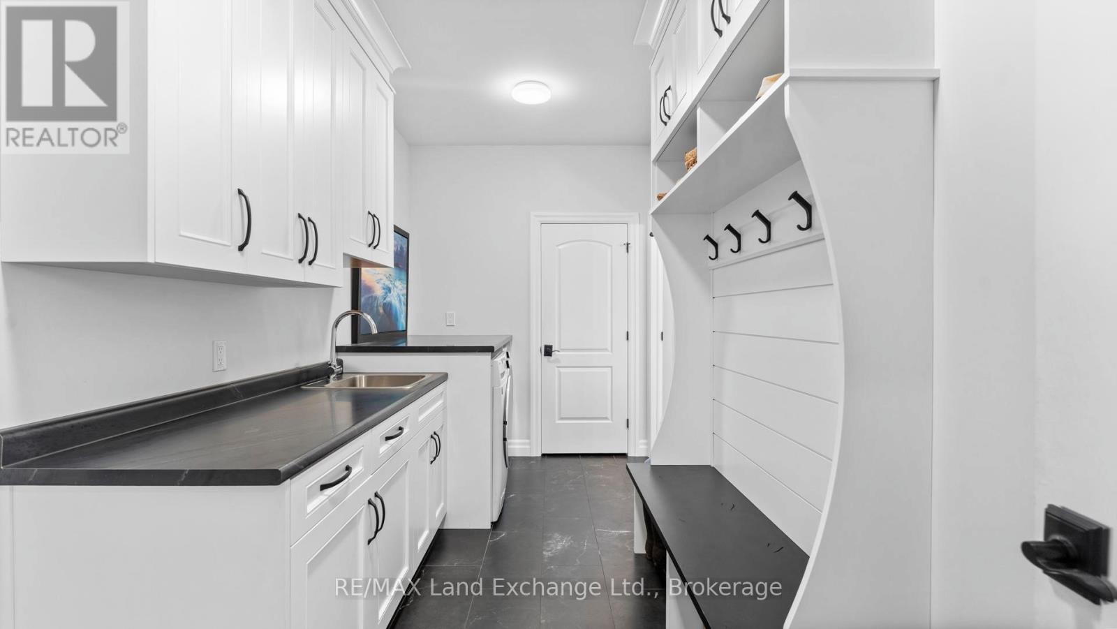 939 Bogdanovic Way, Huron-Kinloss, Ontario N2Z 0H4 - Photo 18 - X12412247