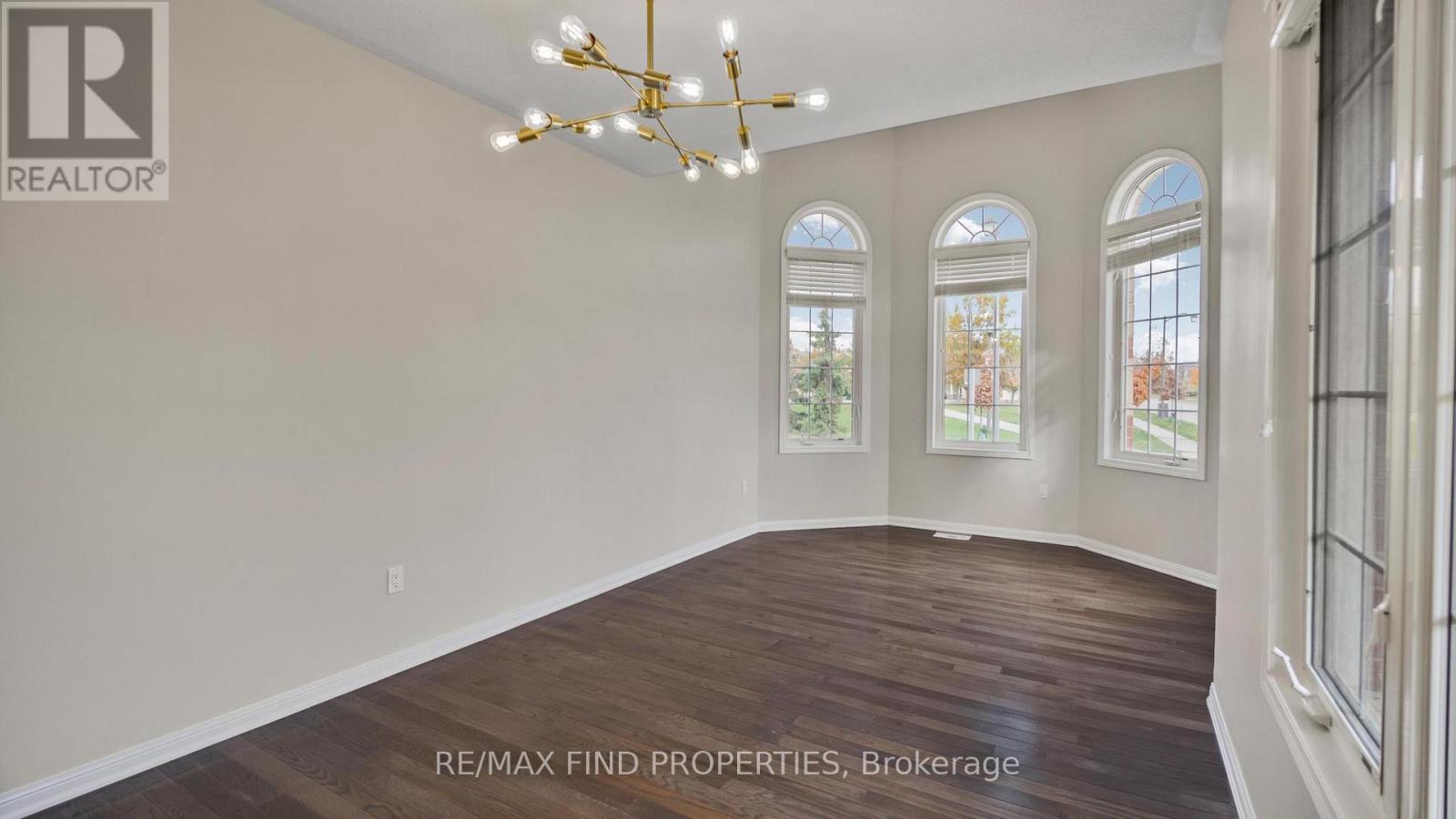 381 Ware Crescent, Milton, Ontario  L9T 0N2 - Photo 5 - W12547976